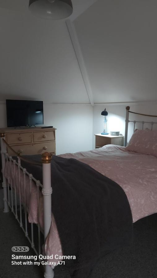 Homestay Poole Esterno foto